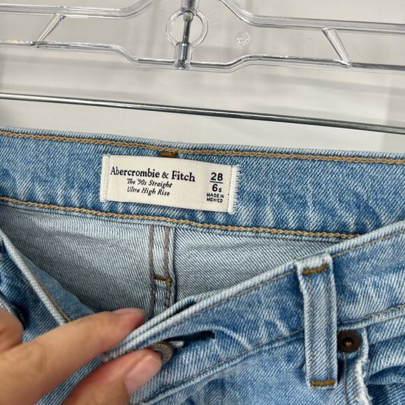 Abercrombie & Fitch The ‘90s Straight Jeans Ultra High Rise SHORT - Picture 3 of 7
